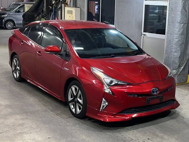 2015 Toyota Prius プレミアム Aツーリング auction photo 4