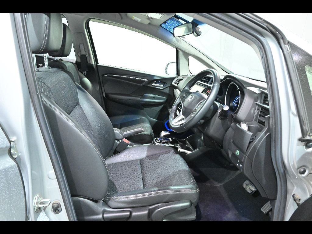2014 Honda Fit Hybrid L Package auction photo 6