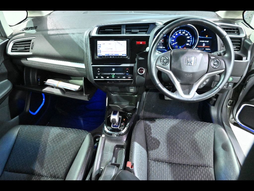 2014 Honda Fit Hybrid L Package auction photo 3