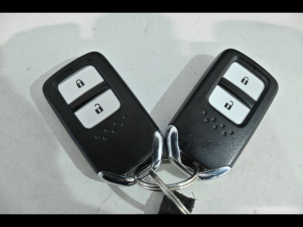 2014 Honda Fit Hybrid L Package auction photo 12