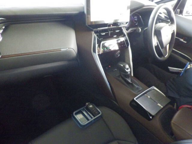 2024 Toyota Harrier Z auction photo 3
