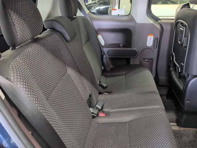 2017 Toyota Spade F auction photo 6