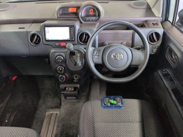 2017 Toyota Spade F auction photo 3