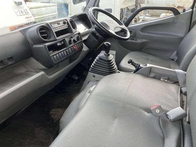 2017 Hino Dutro アルミバン PG auction photo 5