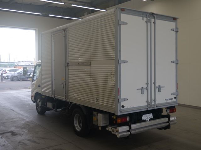 2017 Hino Dutro アルミバン PG auction photo 2