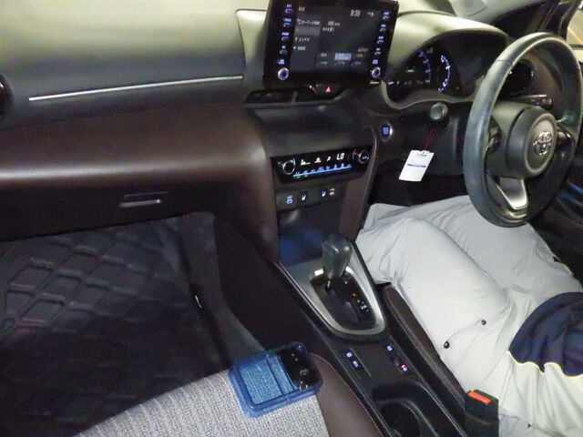 2023 Toyota Yaris Cross Z auction photo 3