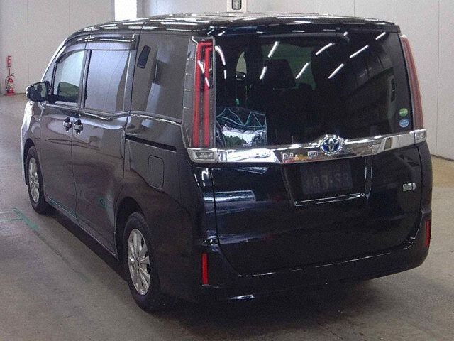2018 Toyota Noah HV X auction photo 2