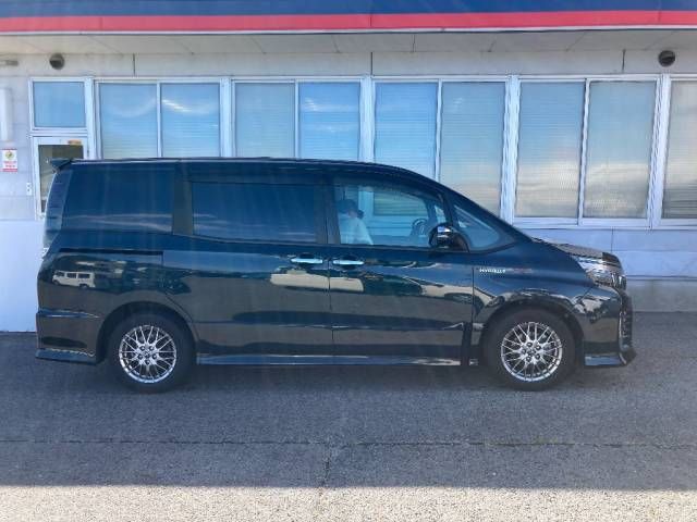 2017 Toyota Voxy ハイブリッドZS 煌II auction photo 2