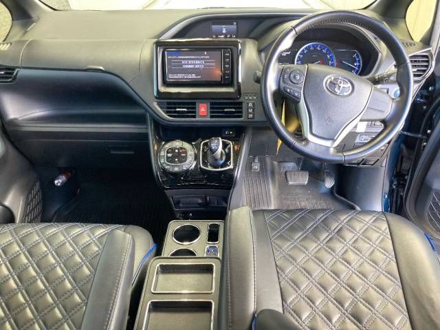 2017 Toyota Voxy ハイブリッドZS 煌II auction photo 4