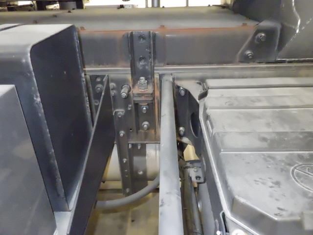 2013 Isuzu Powder and granular material transport vehicle auction photo 4