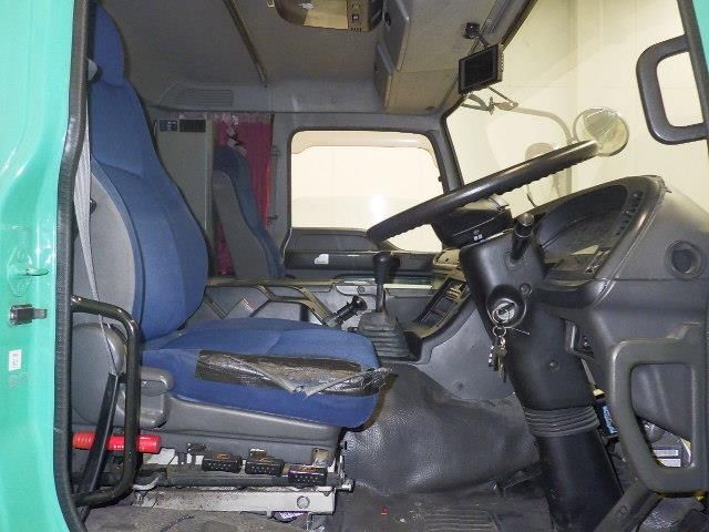 2013 Isuzu Powder and granular material transport vehicle auction photo 5