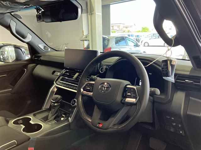 2025 Toyota Land Cruiser GR Sport auction photo 3