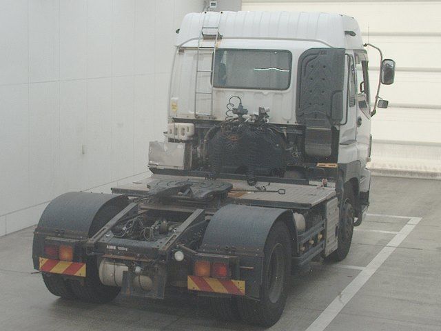 2015 Isuzu tractor auction photo 2