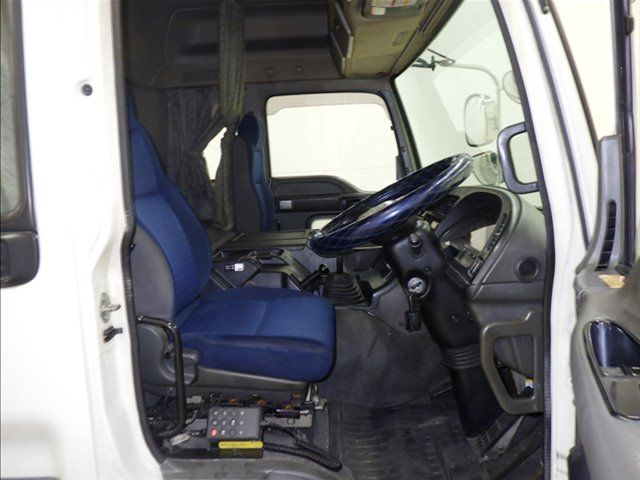 2015 Isuzu tractor auction photo 5