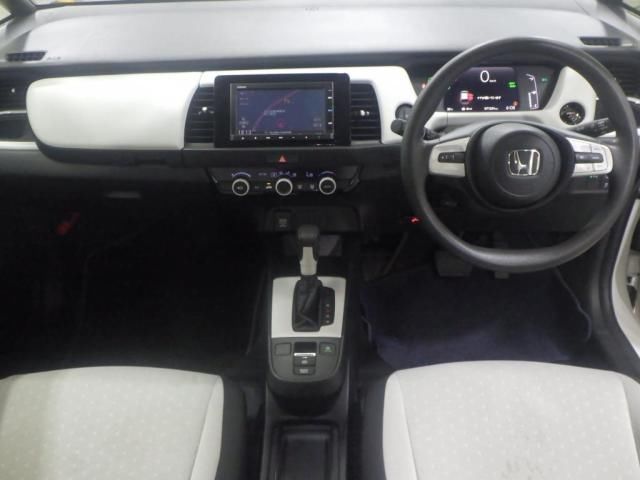 2020 Honda Fit e:HEVベーシック auction photo 3