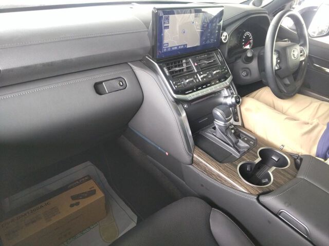 2024 Toyota Land Cruiser ZX 4WD auction photo 3
