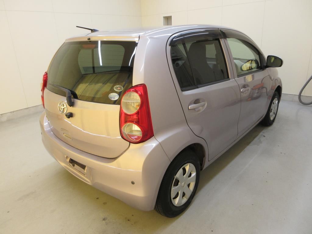 2010 Toyota Passo X auction photo 2