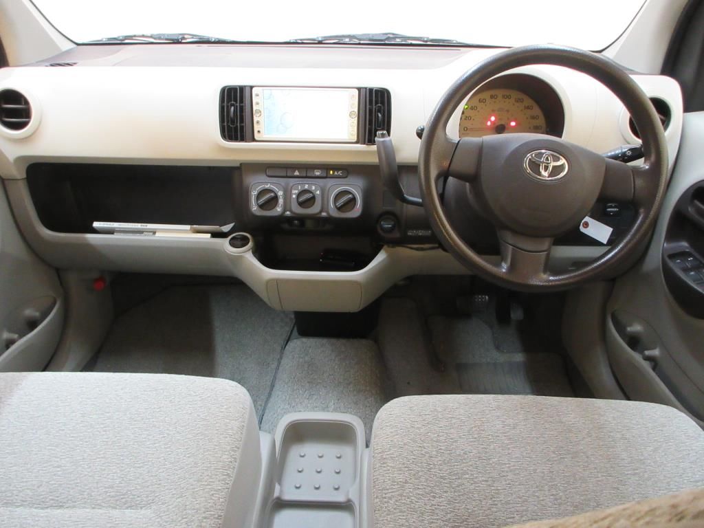 2010 Toyota Passo X auction photo 3