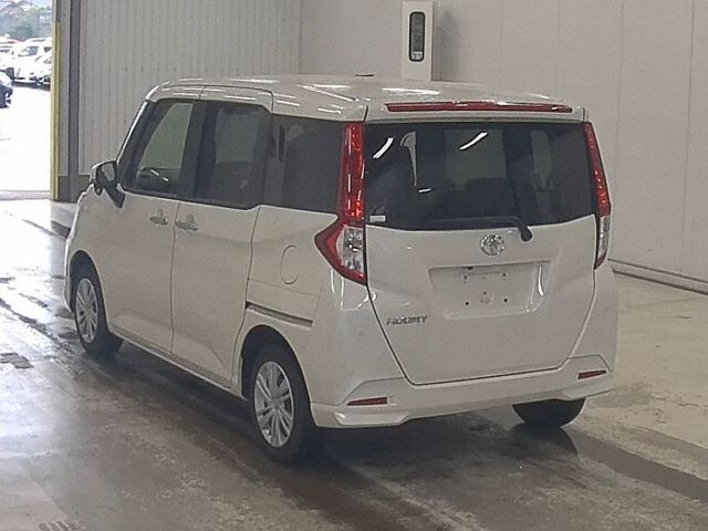 2023 Toyota Roomy G 4WD auction photo 2