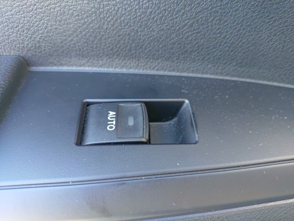 2013 Toyota Corolla Fielder auction photo 13