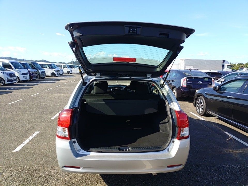 2013 Toyota Corolla Fielder auction photo 8