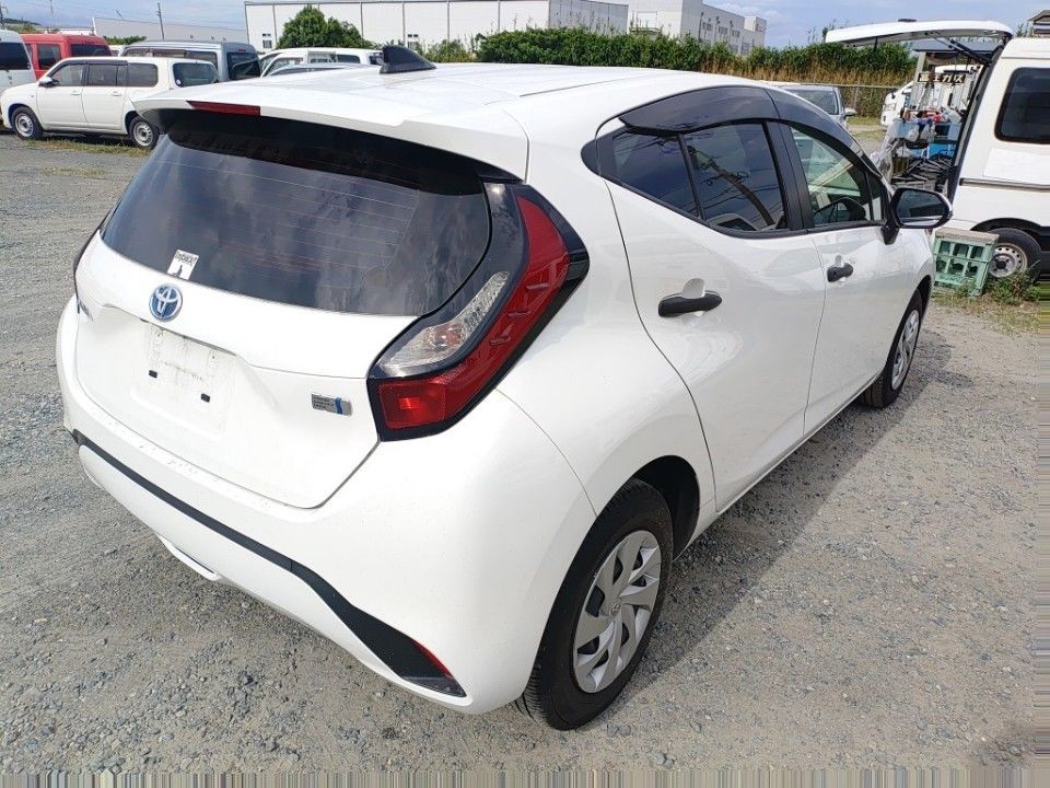 2021 Toyota Aqua auction photo 2