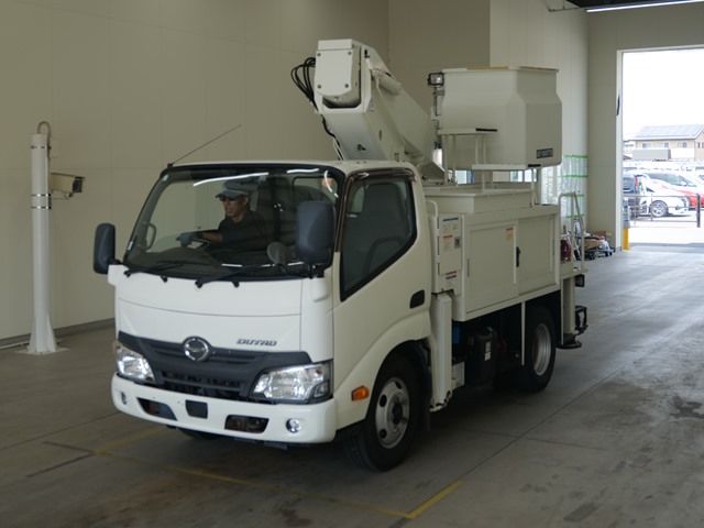 2018 Hino Dutro コウショサギョウ Japan auction vehicle