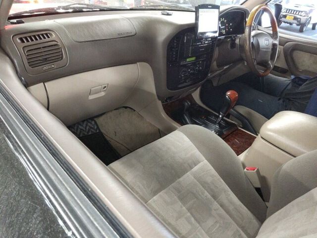 2001 Toyota Land Cruiser 100 VX-LTD G Select 4WD auction photo 3