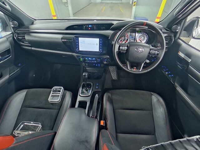 2024 Toyota Hilux Z GRスポーツ 4WD auction photo 3