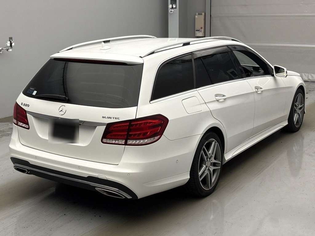 2015 Mercedes-Benz E-Class Station Wagon E220 BlueTEC Avant-Gal auction photo 2