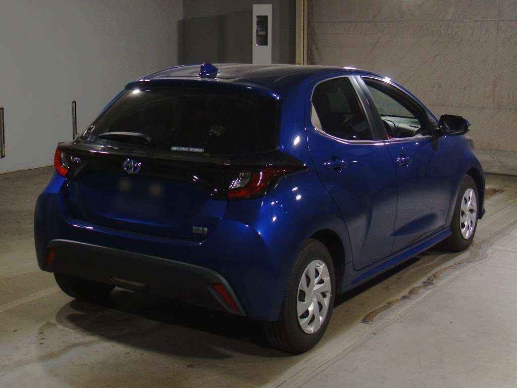 2021 Toyota Yaris ハイブリッドX auction photo 2