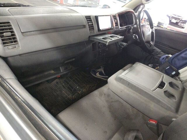 2010 Toyota Hiace ロングDX auction photo 6