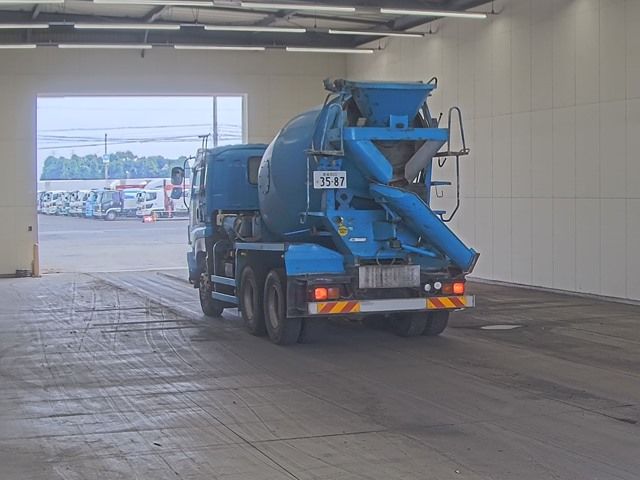 2011 Isuzu Giga ミキサー auction photo 2