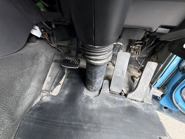 2011 Isuzu Giga ミキサー auction photo 4