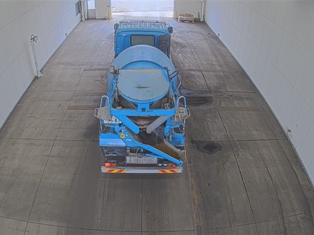 2011 Isuzu Giga ミキサー auction photo 3