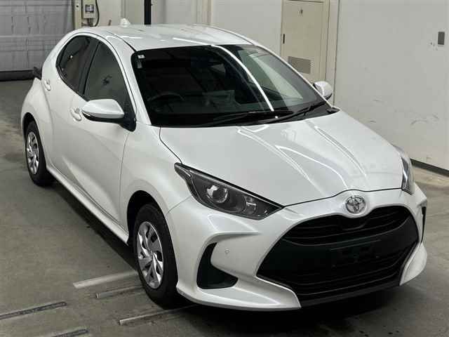 Japan Auction Vehicles 10 2023 Toyota Yaris G 4WD auction photo