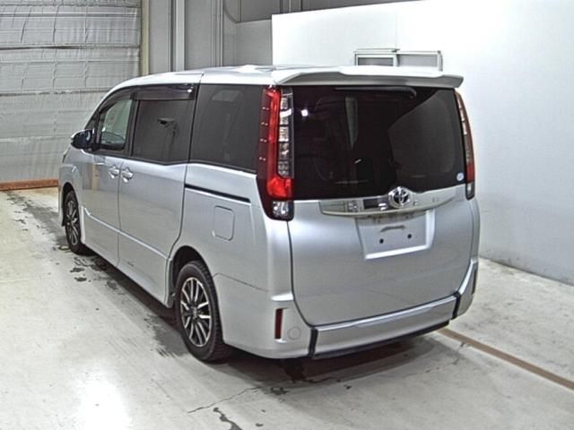 2015 Toyota Noah auction photo 2