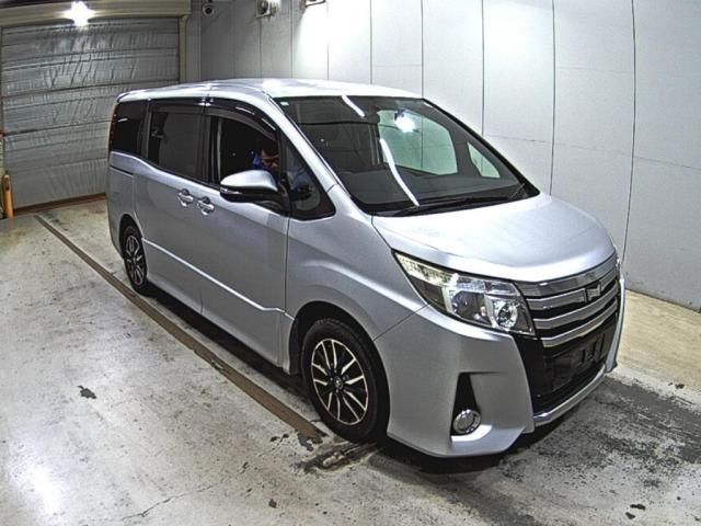 2015 Toyota Noah Japan auction vehicle