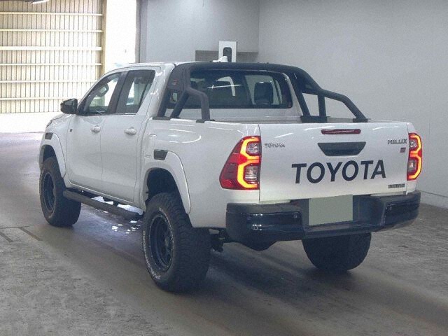 2022 Toyota Hilux Z GR Sport 4WD auction photo 2