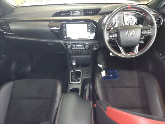 2022 Toyota Hilux Z GR Sport 4WD auction photo 3