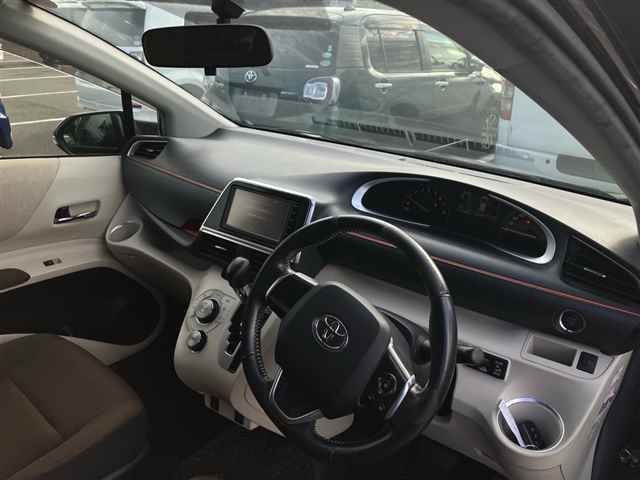2015 Toyota Sienta G auction photo 3