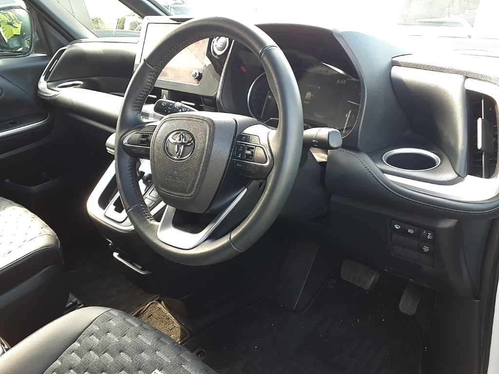 2022 Toyota Voxy S-Z 4WD auction photo 7