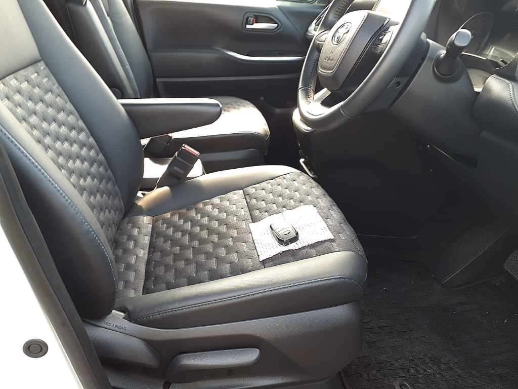 2022 Toyota Voxy S-Z 4WD auction photo 8