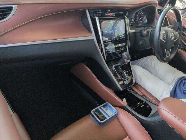 2019 Toyota Harrier premium auction photo 3