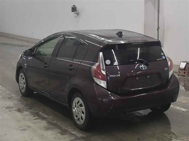 2015 Toyota Aqua S auction photo 2