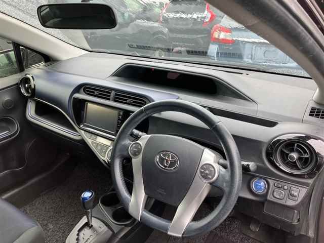 2015 Toyota Aqua S auction photo 3