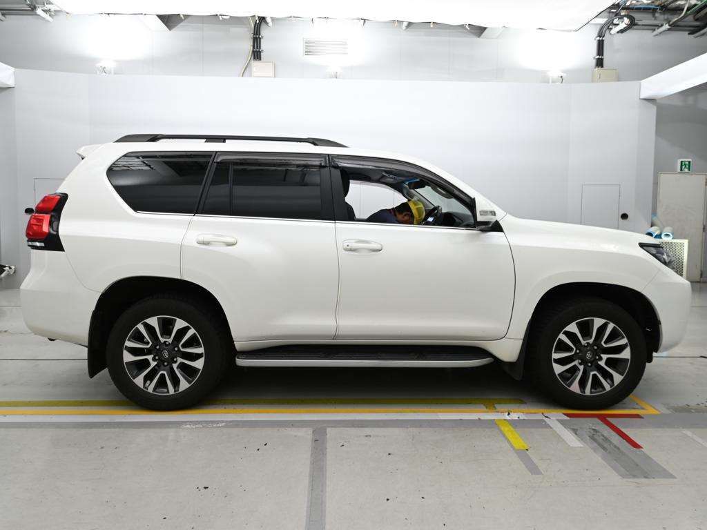 2022 Toyota Land Cruiser Prado TZ-G 4WD auction photo 3