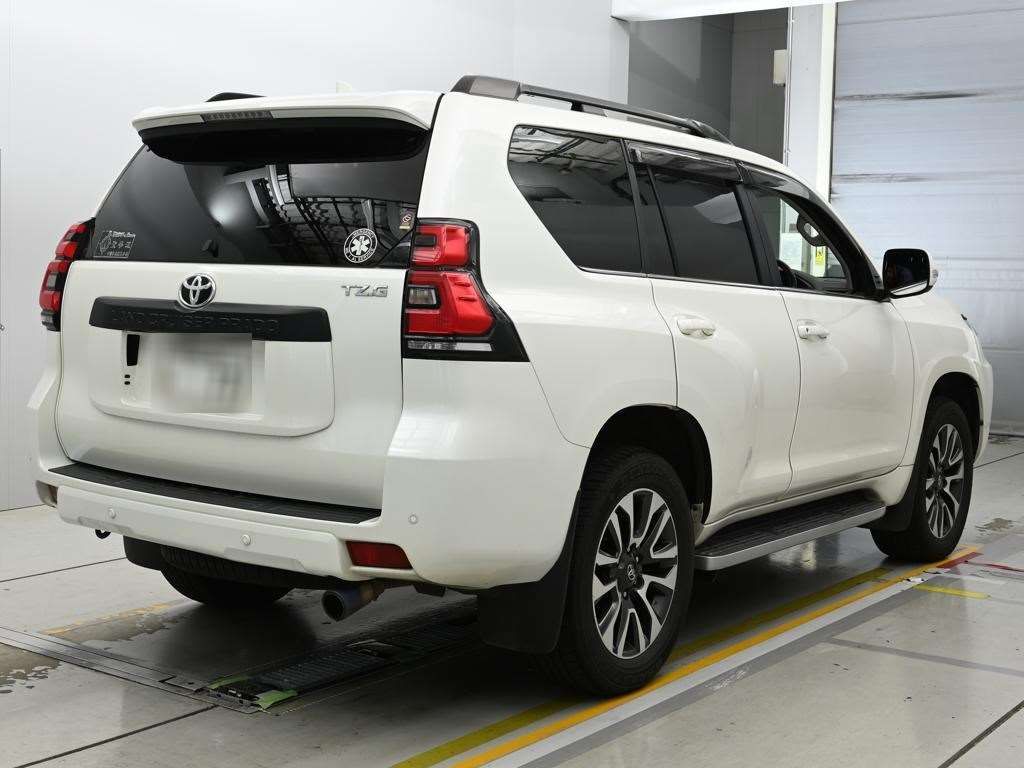 2022 Toyota Land Cruiser Prado TZ-G 4WD auction photo 2