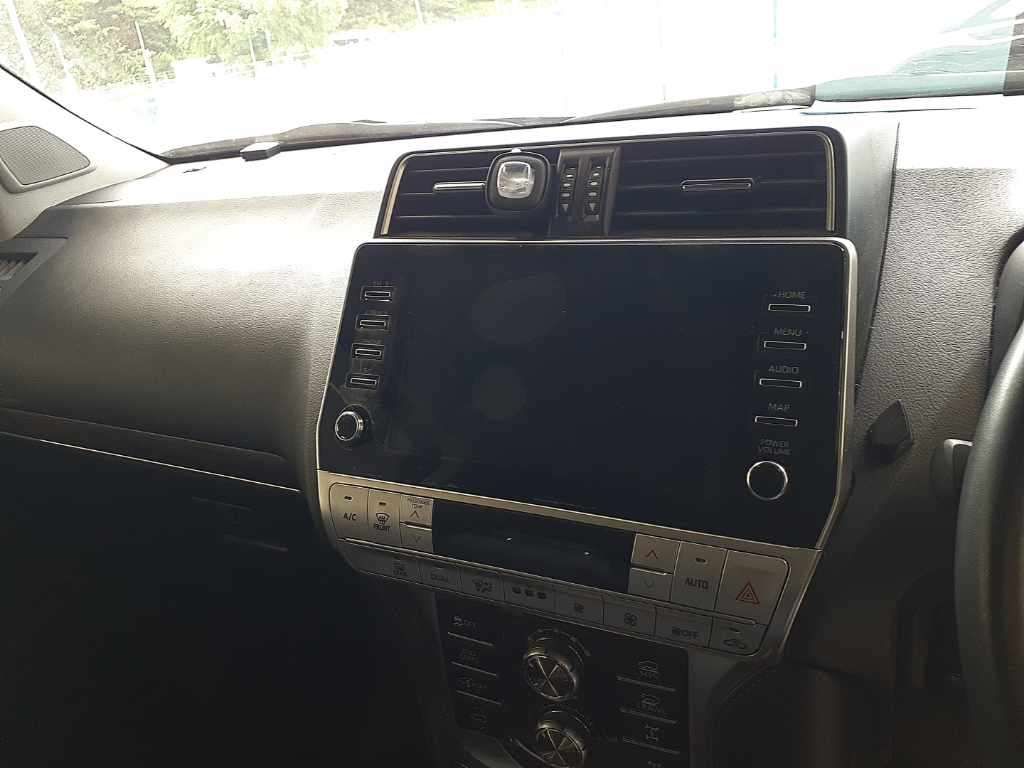 2022 Toyota Land Cruiser Prado TZ-G 4WD auction photo 12