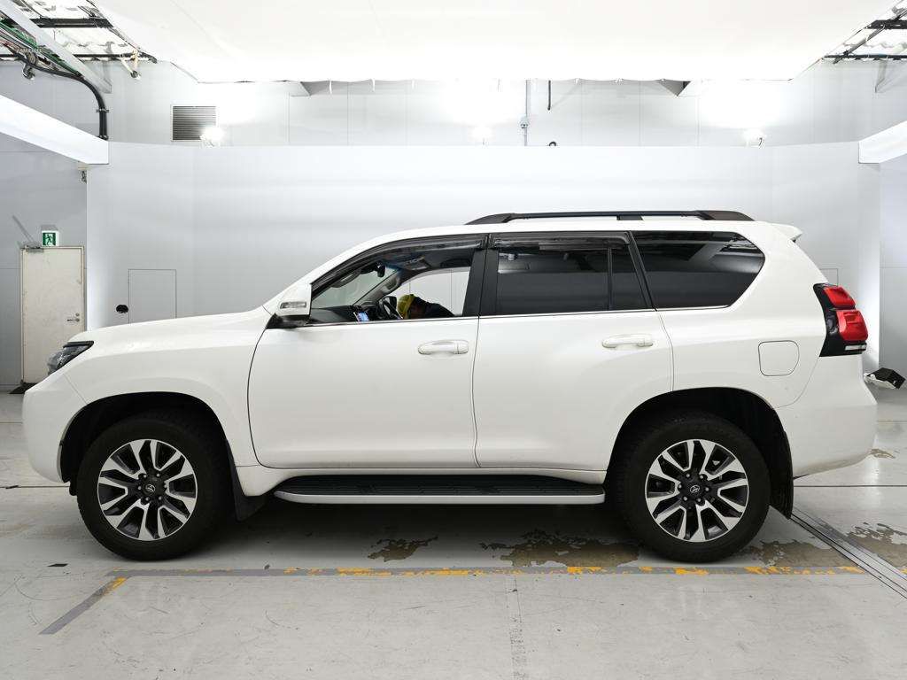 2022 Toyota Land Cruiser Prado TZ-G 4WD auction photo 4